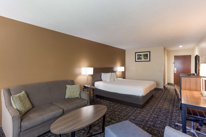 Room 10 of 28