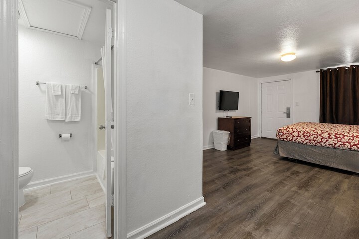 Room 34 of 70
