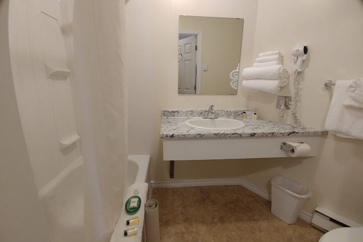 Room 33 of 53
