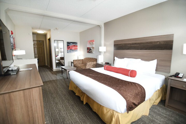 Best Western Plus Sandusky Hotel & Suites