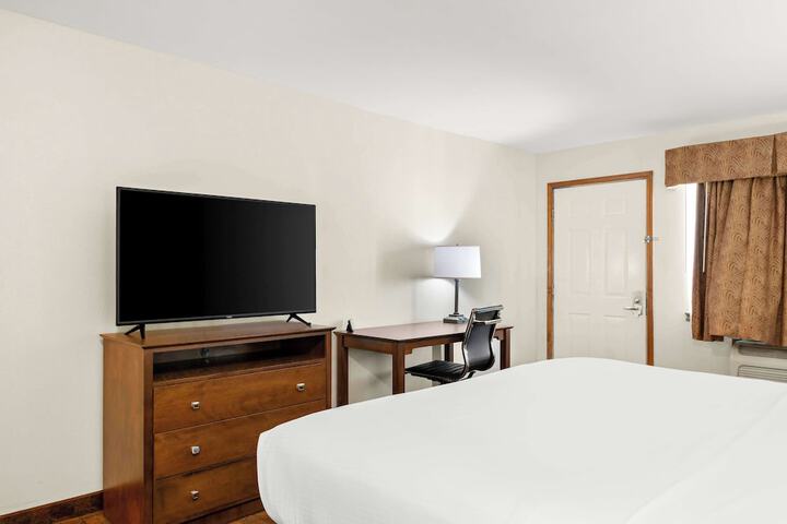 Room 10 of 29