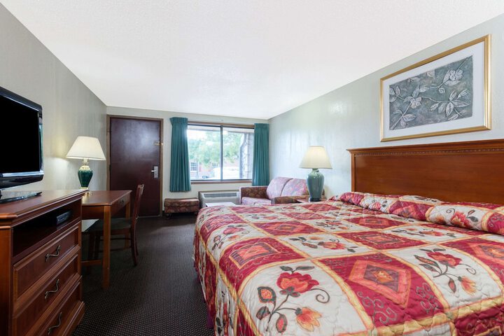 Room 10 of 13