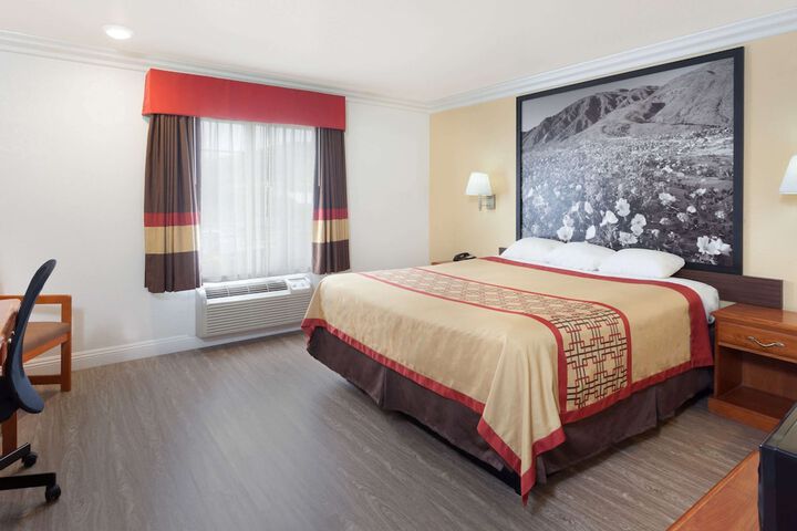 Room 9 of 26