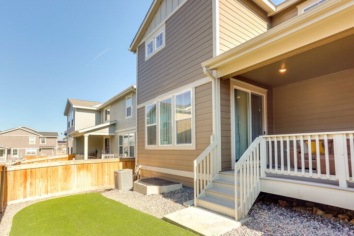 9 Mi to Airport: Commerce City Townhome w / Deck