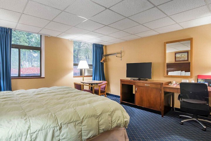 Room 17 of 25