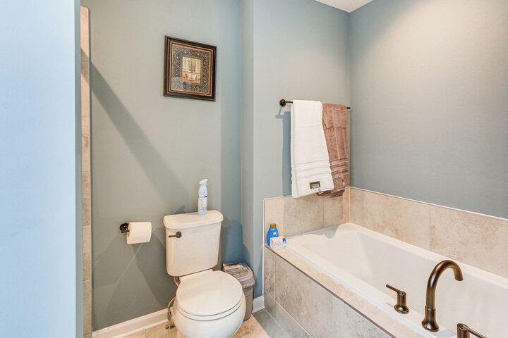 2 Mi to Hollywood Casino: Charles Town Townhome!