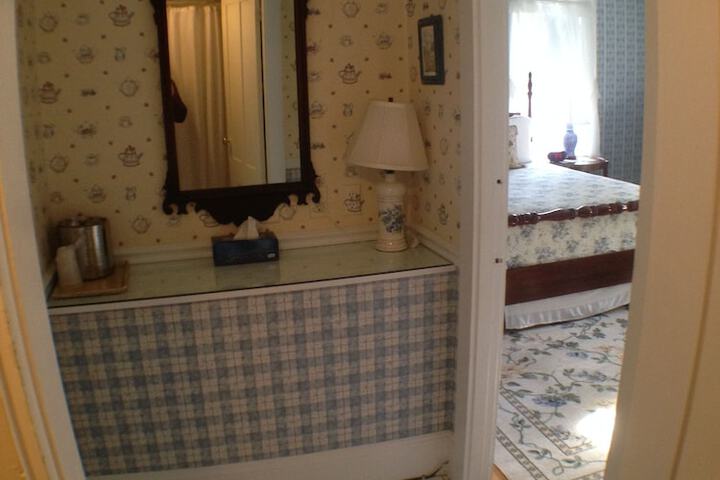 Room 6 of 28