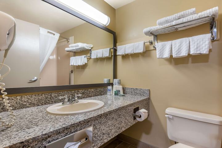 Best Western Strathmore Inn