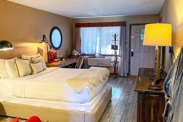 Room 27 of 43