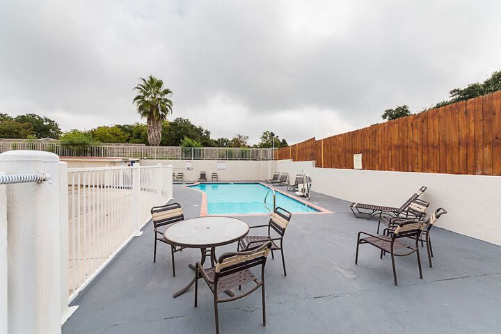 Pool 9 of 35