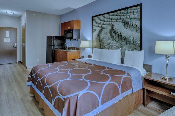 Super 8 by Wyndham Smithfield / Selma