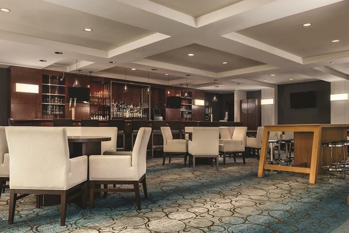 Lounge 54 of 61