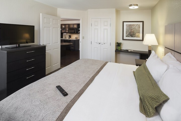 Candlewood Suites College Station at University by IHG