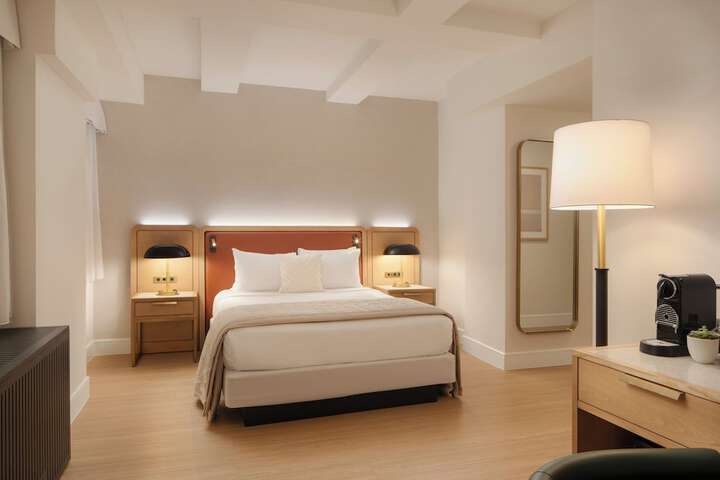 Room 11 of 37