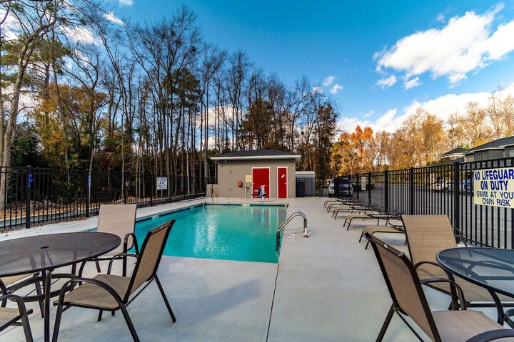 Pool 10 of 37