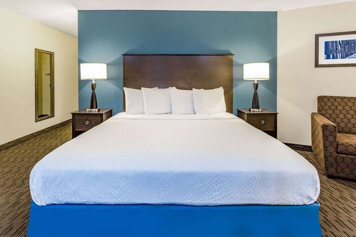 AmericInn by Wyndham Hotel and Suites Long Lake