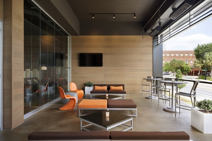 Lounge 50 of 59