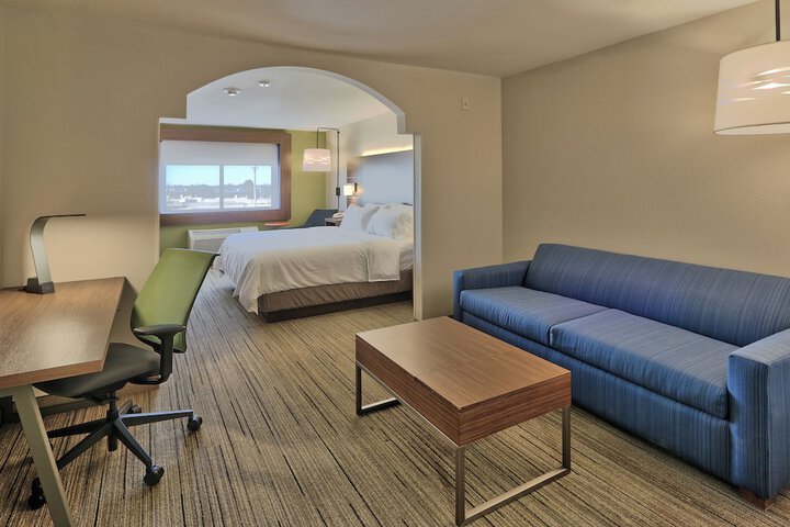 Holiday Express & Suites Portales by IHG