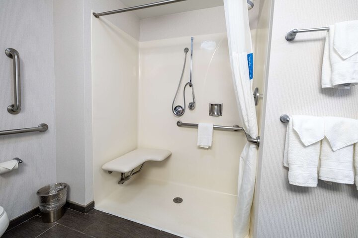 Hampton Inn & Suites Greensboro / Coliseum Area
