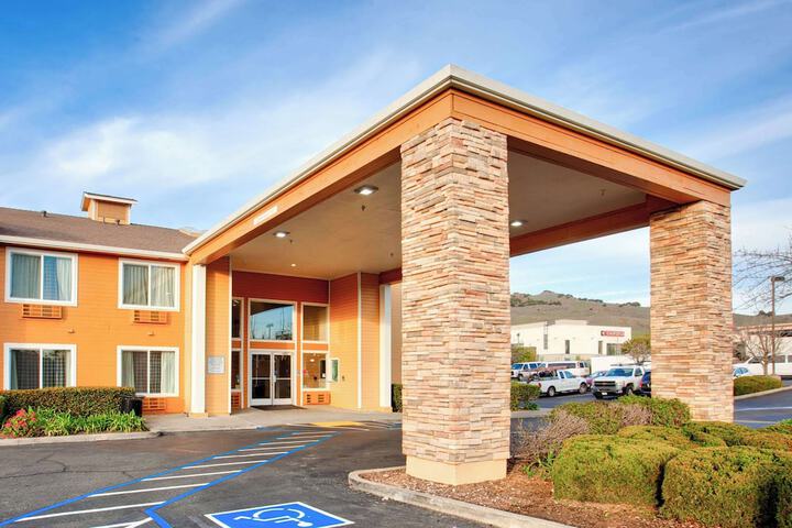 Hotel 4 of 42
