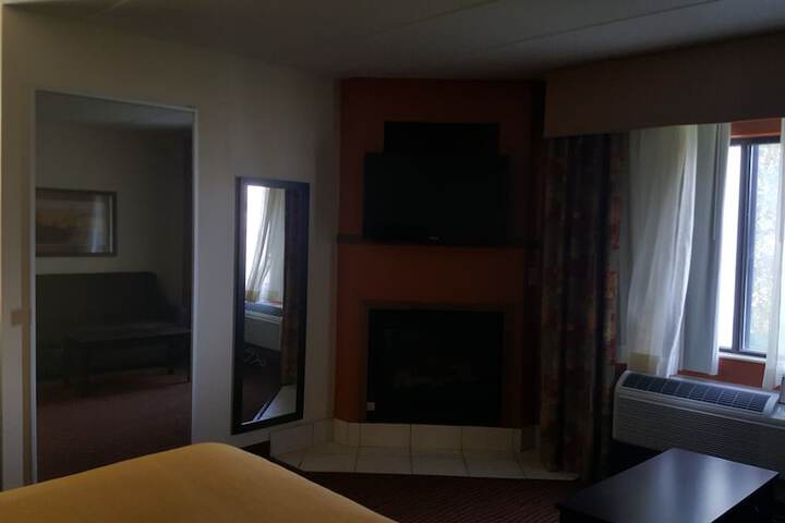 Room 17 of 46