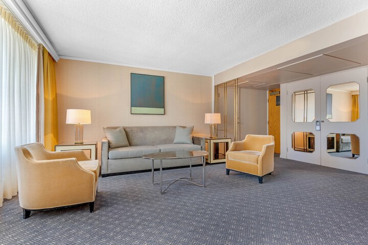 Room 16 of 76