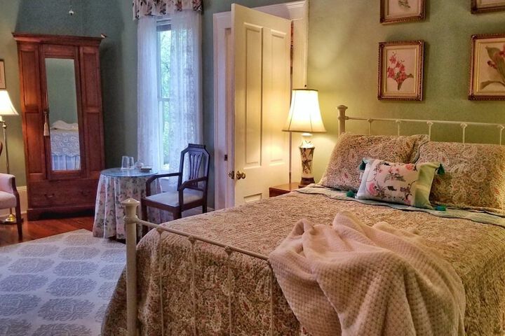 Room 11 of 27