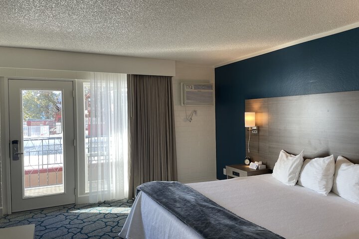 Crown Motel