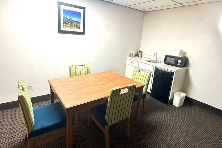 Room 68 of 163