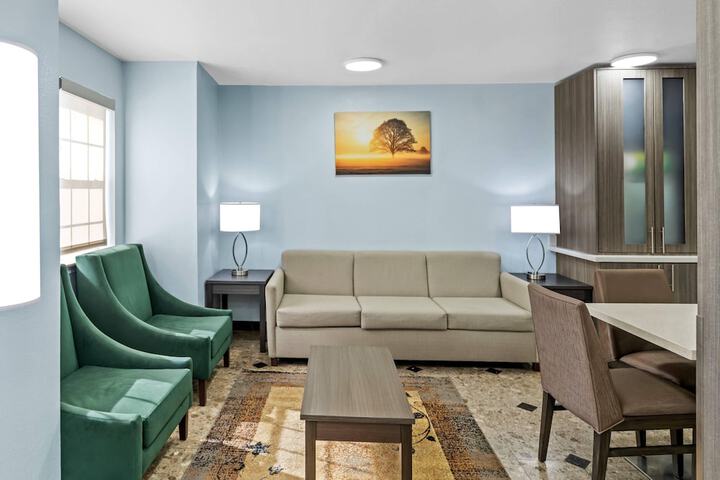 Quality Inn & Suites North Mesquite I-30