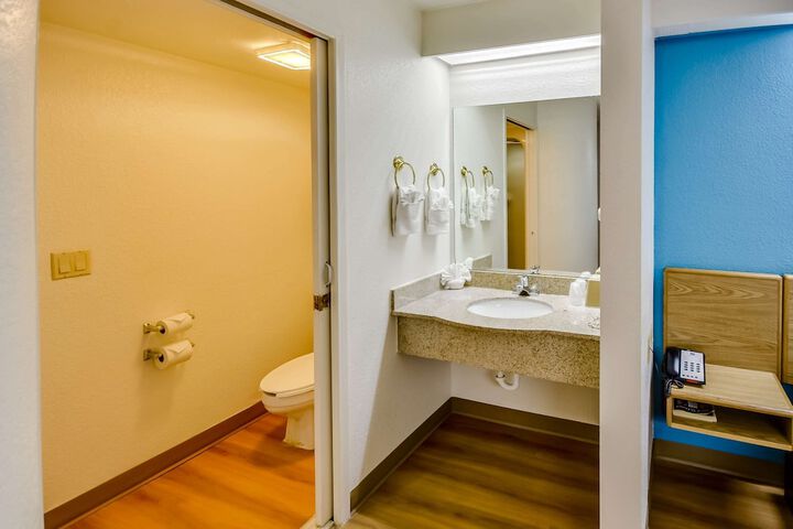 Room 17 of 29