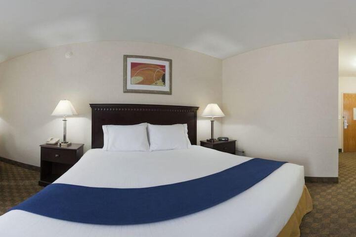 Holiday Inn Express Hotel & Suites Carneys Point by IHG