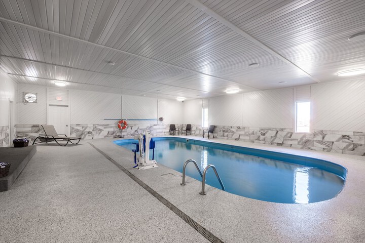 Pool 4 of 32