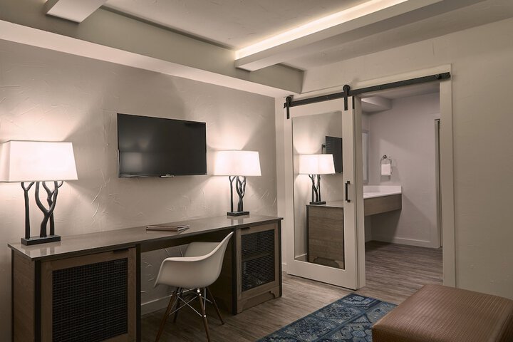 Fredericksburg Inn & Suites