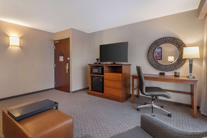 Room 32 of 67