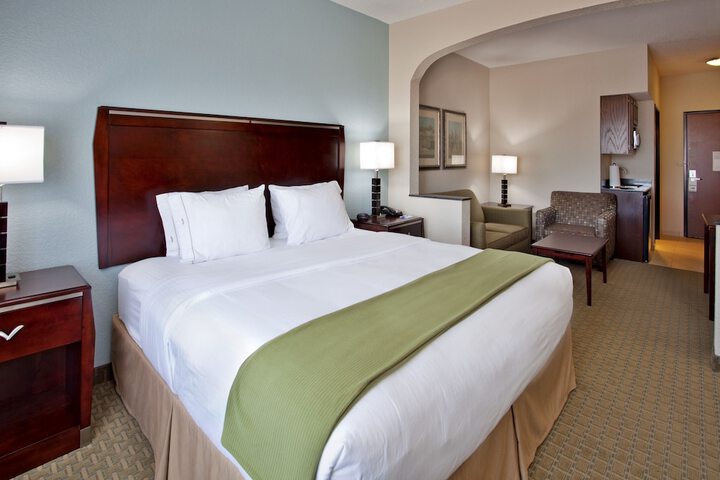 Holiday Inn Express Hotel & Suites Pittsburg by IHG