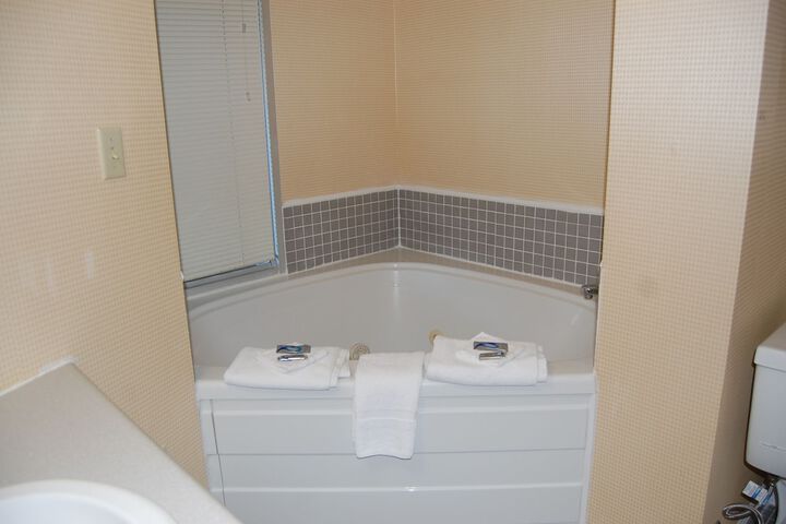 Hot Tub 146 of 150