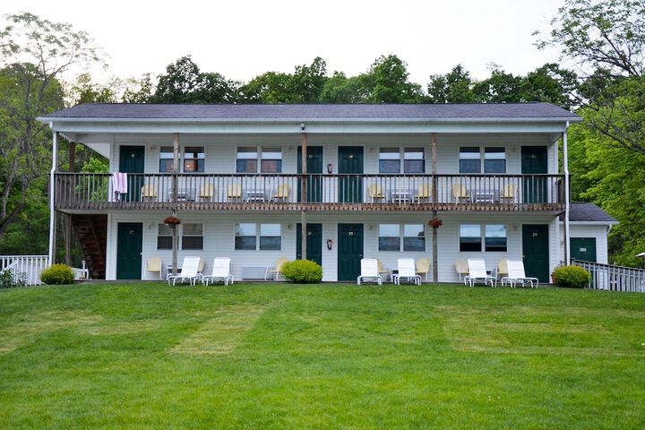 Lake View Motel
