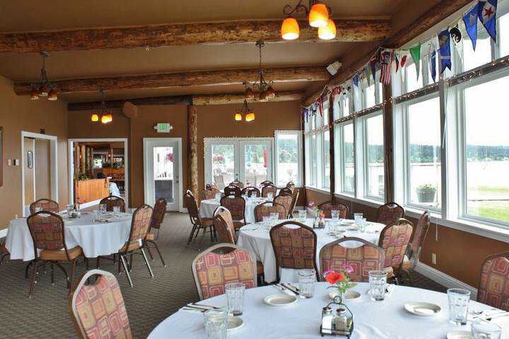 Ballroom/Hall 58 of 90