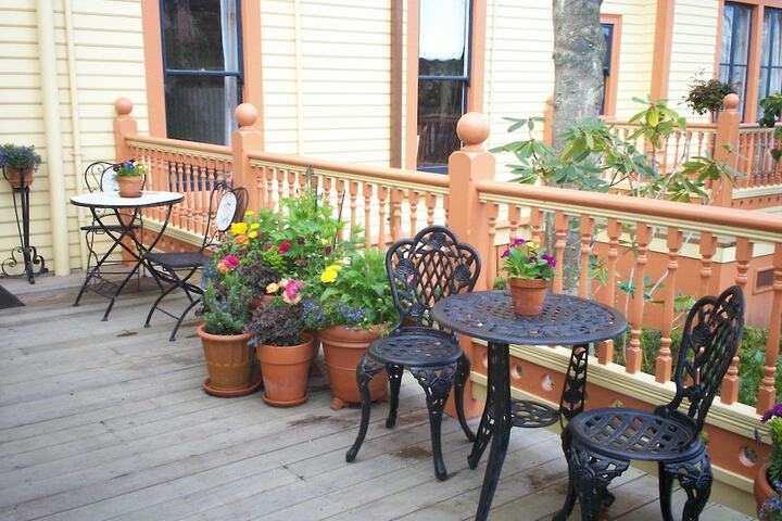 Gingerbread Mansion Inn