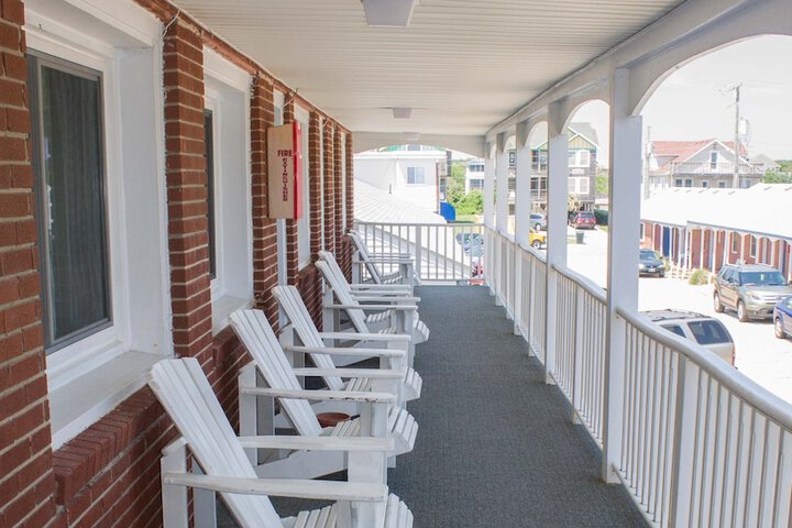 Colonial Inn Motel