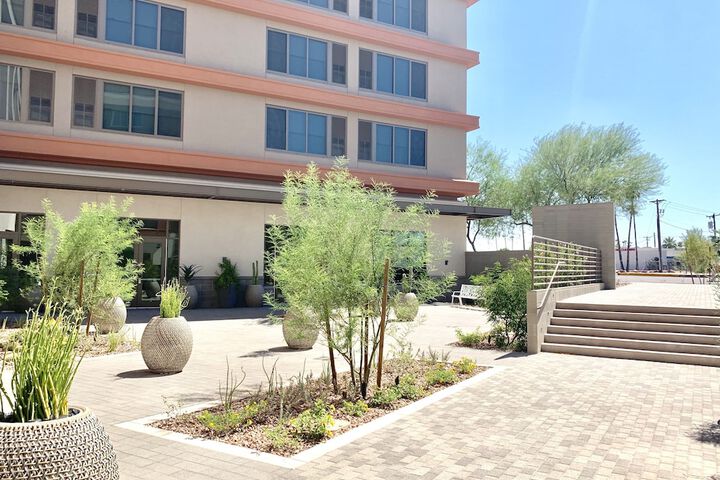 Hotel Exterior 95 of 96