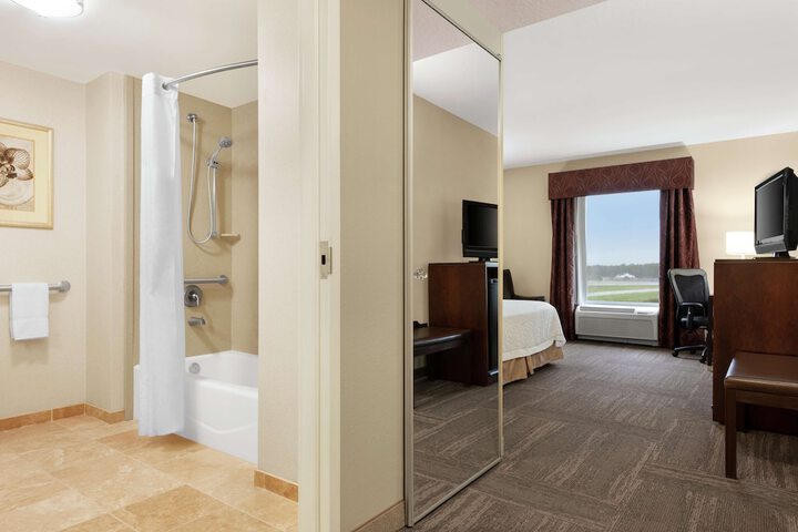 Room 25 of 38