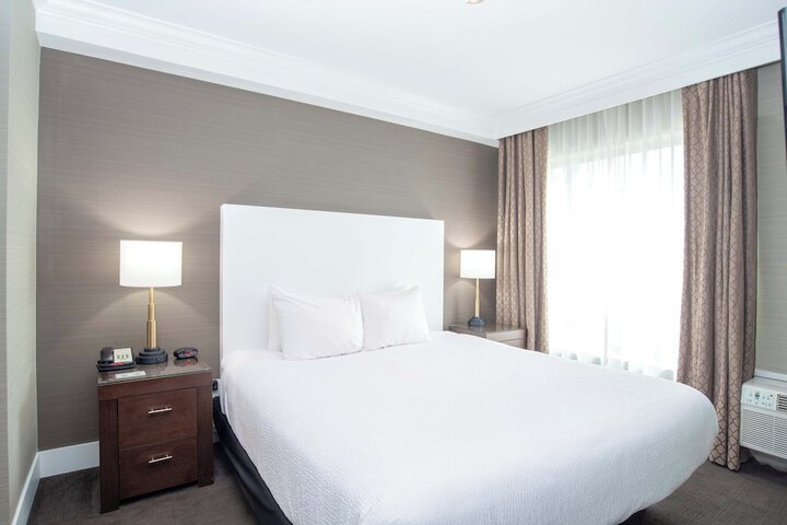 Room 32 of 41
