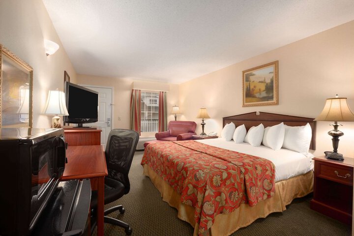 Room 7 of 15