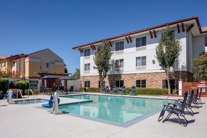 Pool 5 of 18