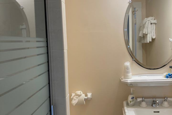 Room 183 of 468
