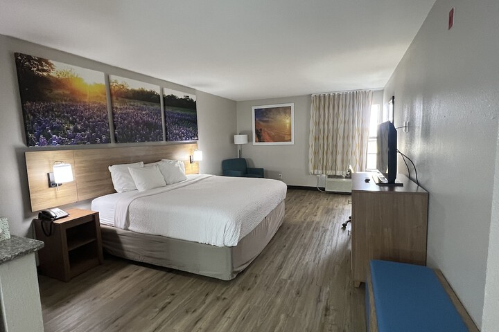 Room 5 of 18