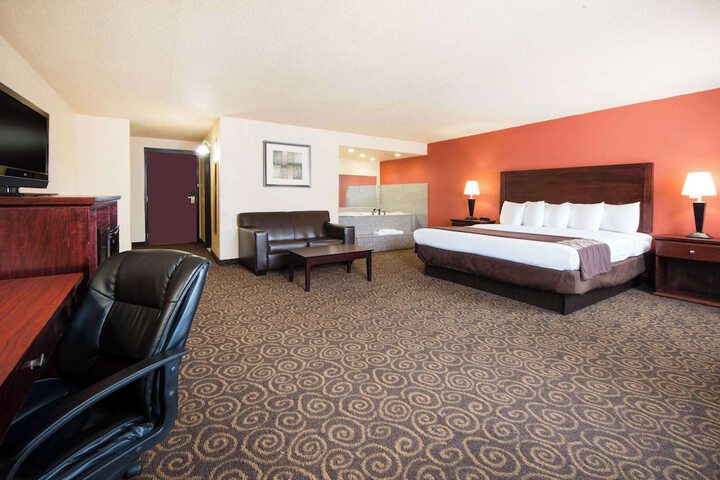 Room 30 of 48