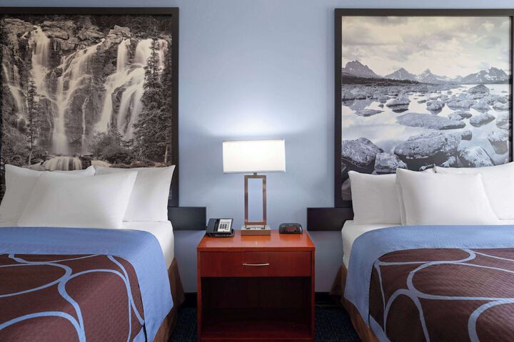 Room 25 of 53